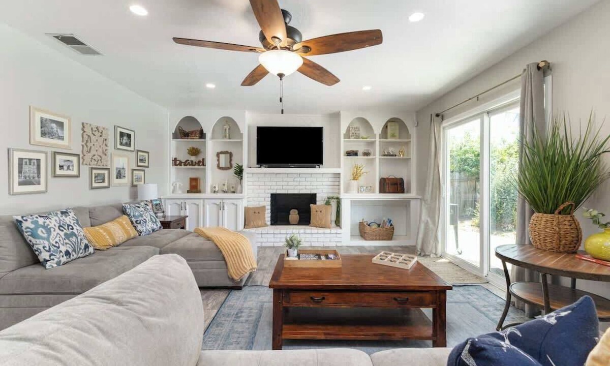 Visalia House | Visalia Luxe CA: 3BR w/Private Pool, BBQ, & Patio
