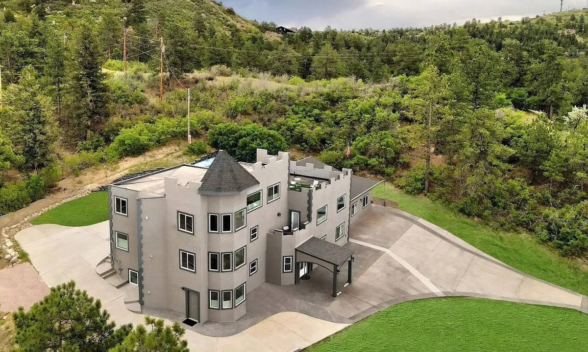 Castle Pines House | Vista 5BR/4BA Sleep9 Accessible CamperParkShopGolf