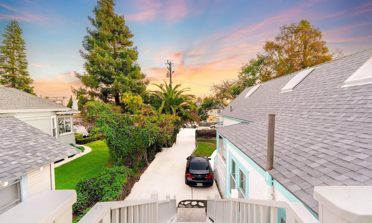 Ventura House | Walk To Beach! Clean & Super Comfy, Great Location
