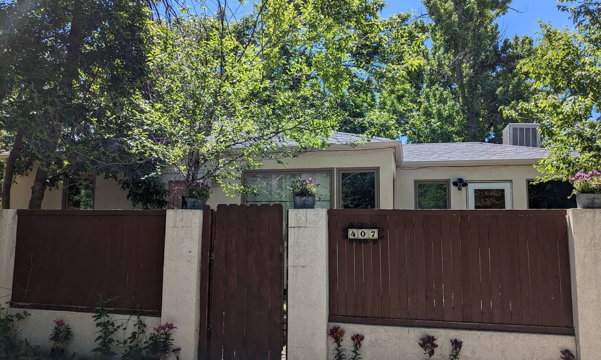 Golden House | Walk to Downtown Golden! Close to Red Rocks! East Street Historic Getaway.