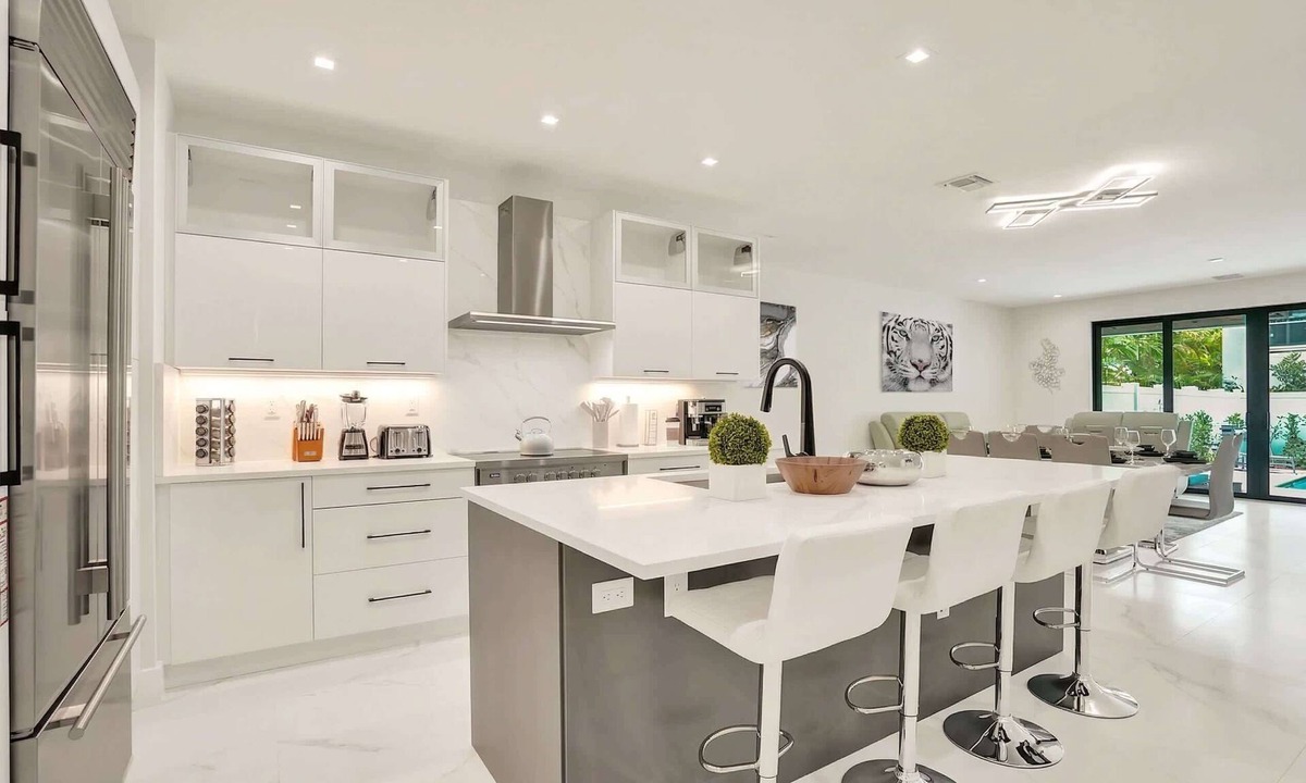 Colee Hammock House | Walk to LasOlas | 4BR | Htd Pool | 5 mins to Beach