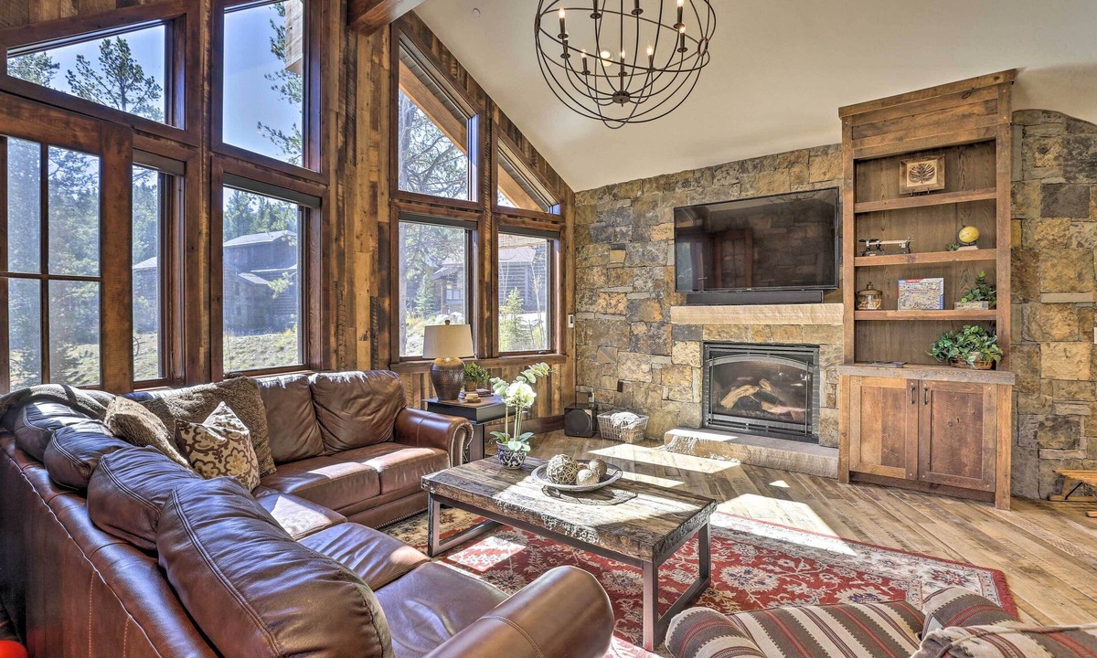 Copper Mountain Villa | Walk to Lift: Luxe Villa w/Hot Tub in Copper Mtn
