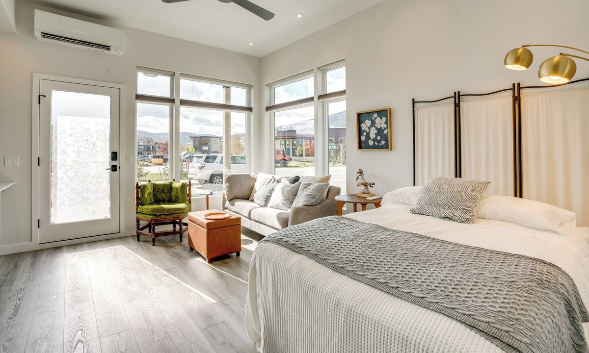 Frisco Apartment | Walk to Ski Shuttles & Stores! Modern Frisco Unit