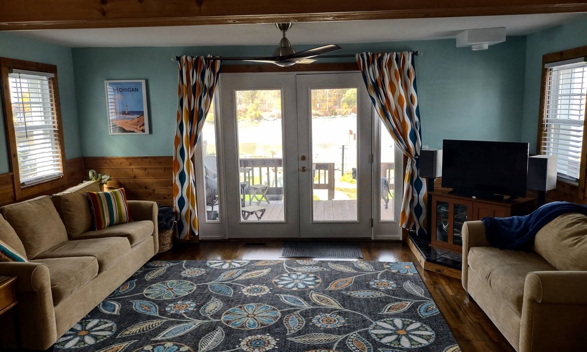 Shoreland House | Waterfront home for 3! 2 decks, 2 kayaks,hottub, dock, grill, firepit, wifi, a/c