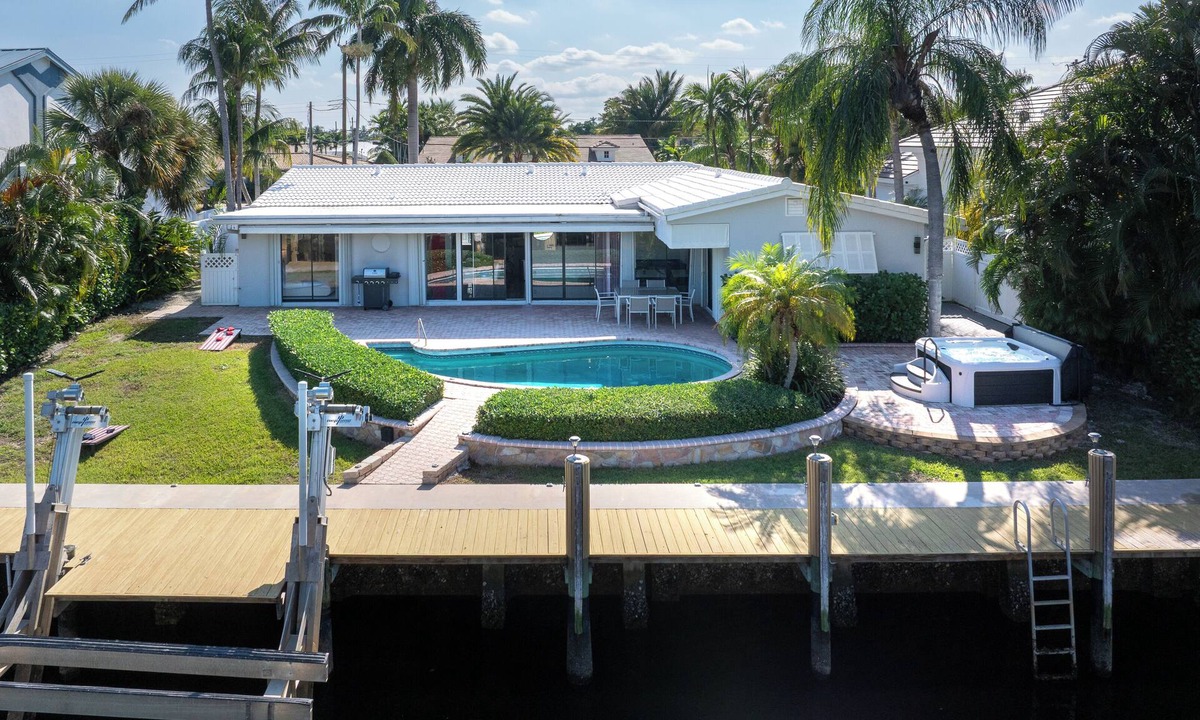 Lighthouse Point House | Waterfront Luxe 3BR Pool, Hot Tub & Dock