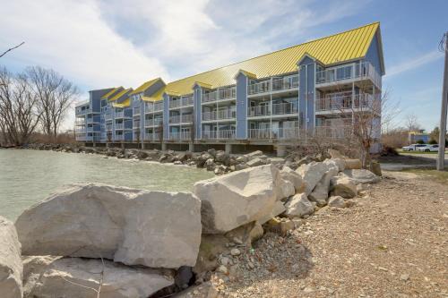 Put-in-Bay House | Waterfront Middle Bass Condo w/Lake Erie Views!