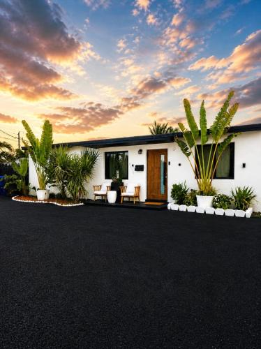 North Central Hollywood Villa | Waterfront Villa 10 min to Hollywood Beach & Fort lauderdale