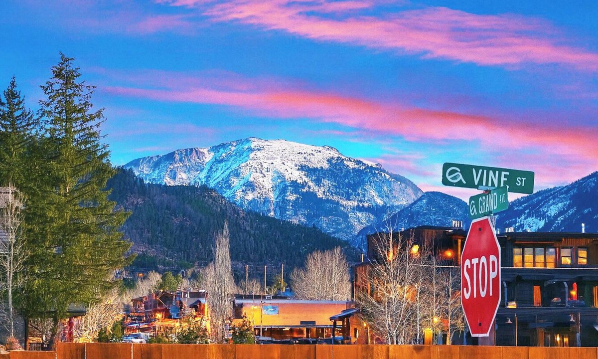 Grand Lake Hotel | Wedding-Approved Private Hotel in Downtown Grand Lake. Walk to Everything.