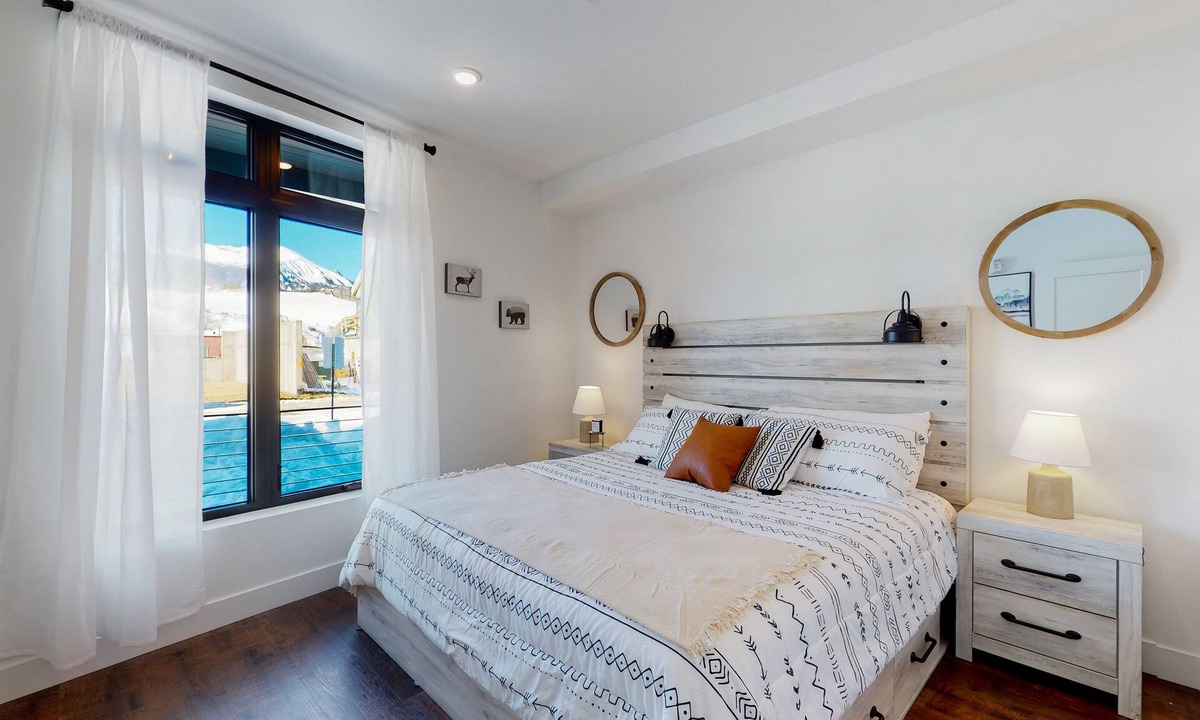 Silverthorne Condo | Welcome to Mountain Dreams + River Streams!