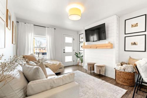 Sunnyside House | West Denver Radiance I Light & Bright 3BR retreat