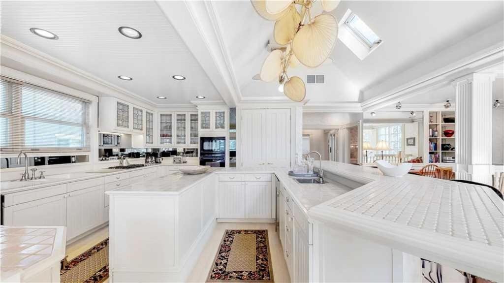 West End House | West End Splendor House