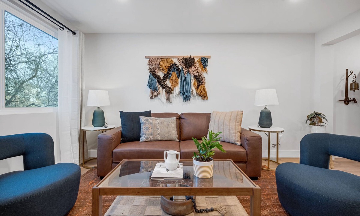 Berkley Apartment | Western Charm w/Premium Bedding & Quiet Street - minutes from Tennyson!