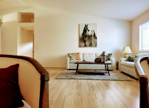 Hemet House | Western Horizon Home