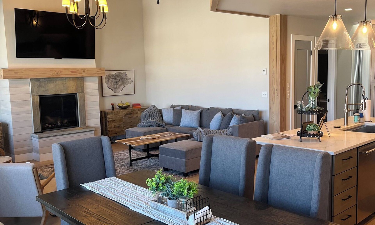 Crested Butte Villa | Western Wood Lily