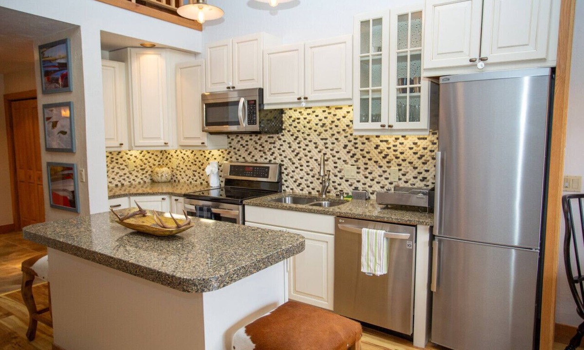 Crested Butte Condo | Whetstone Chalet, Golf, Private Lake, XC Ski, Bike trail to Town!