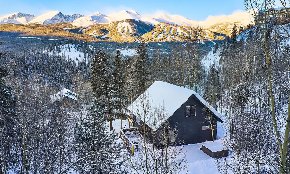 Baldy Mountain House | Wildflowers to Powder - Private Hot Tub and Resort Views - Sleeps 12 in luxury!