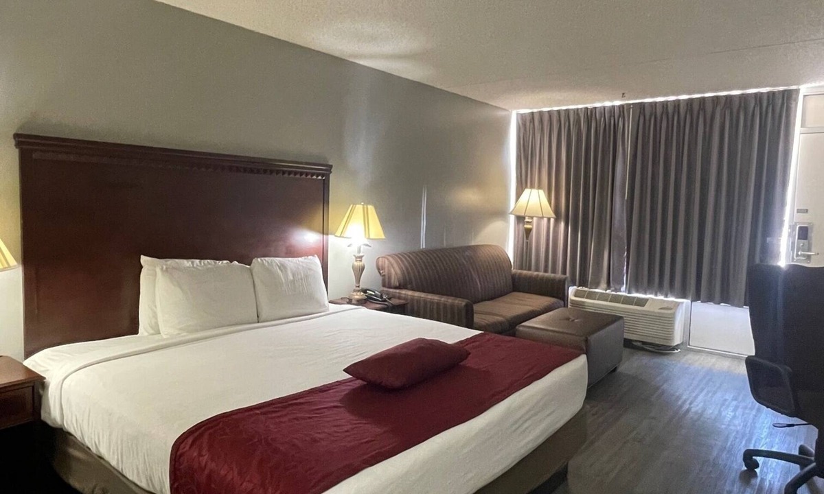 Branson Theater District Hotel | Willow Tree Inn