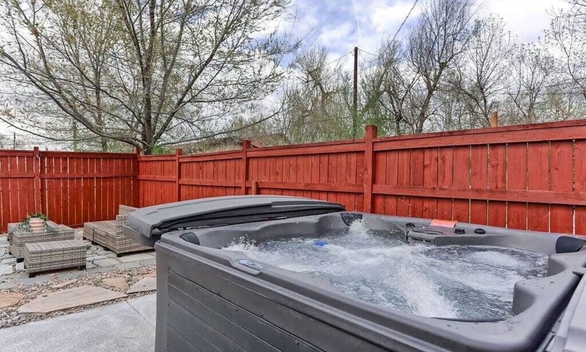 Windsor House | Windsor Hot Tub House - Near Lake, Park and Breweries!
