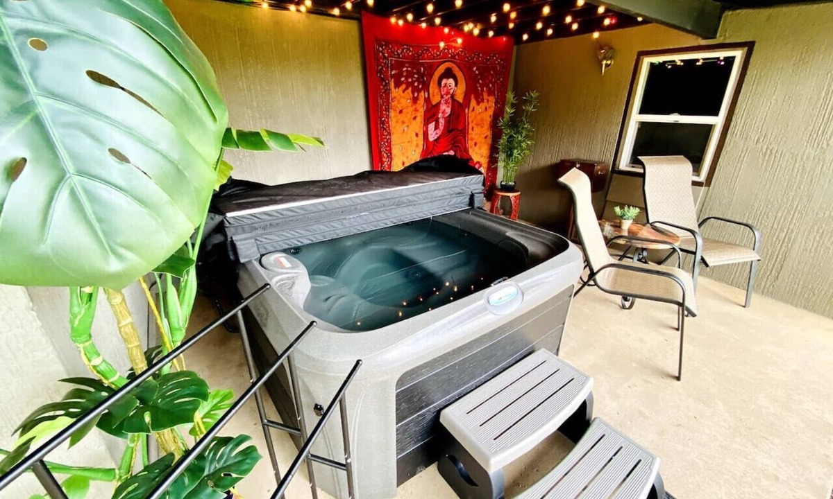 Cascade-Chipita Park Condo | Winnemucca Spa; wet sauna, hot tub, views