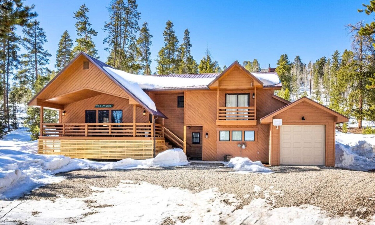Grand Country Estates Cabin | Winter time escape in the Rockies