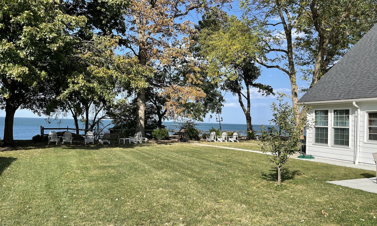 Vermilion House | WONDERFUL 3 BEDROOM LAKEFRONT HOME WITH GREAT NEIGHBORHOOD PARK