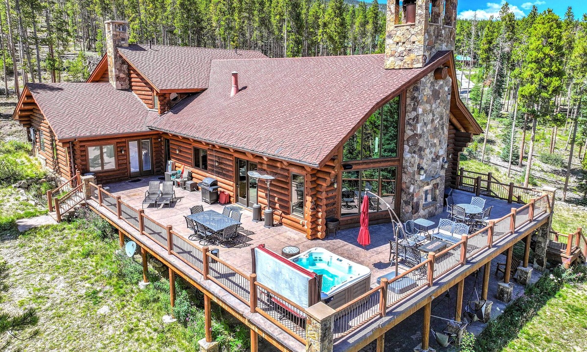 Breckenridge House | Year Round Perfection! Seasonal Creek, Wildlife.