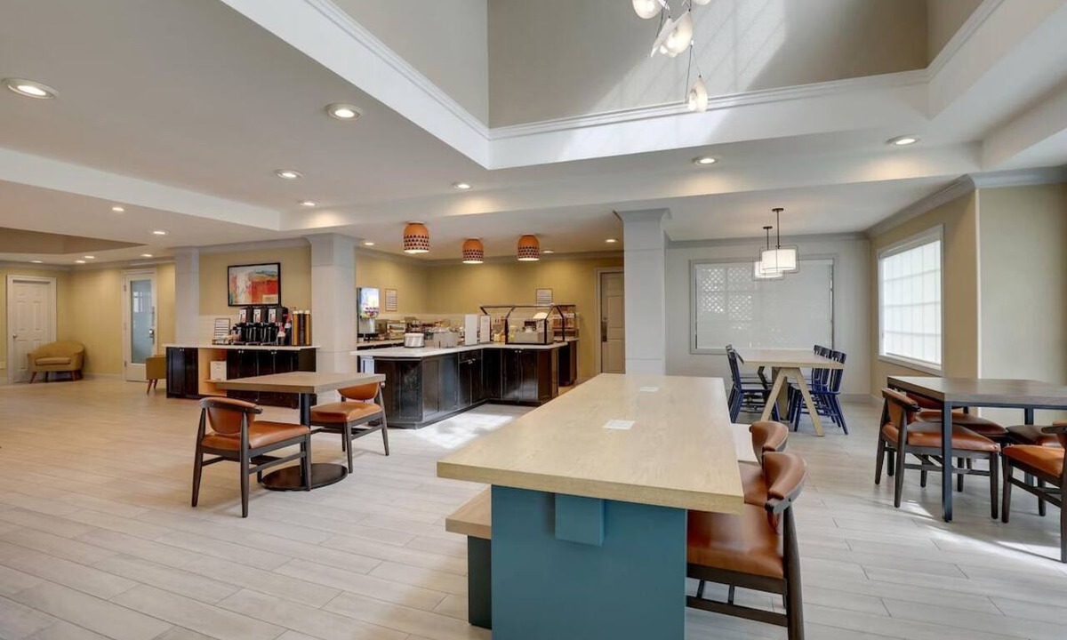 San Jose Hotel | Your Home Away From Home! 2 Relaxing Units, Free Breakfast, Pet-friendly!