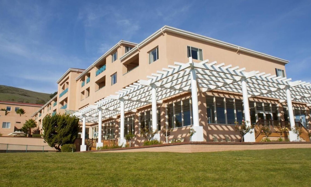 Avila Beach Resort | Your Home Away From Home! 2 Classy Units, Onsite Swimming Pool, Free Parking