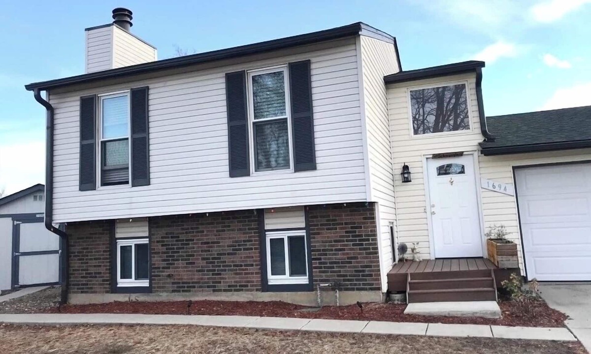 Aurora House | Your warm home, 4 Bedroom Vacation House With Pikes Peak view Pet-friendly