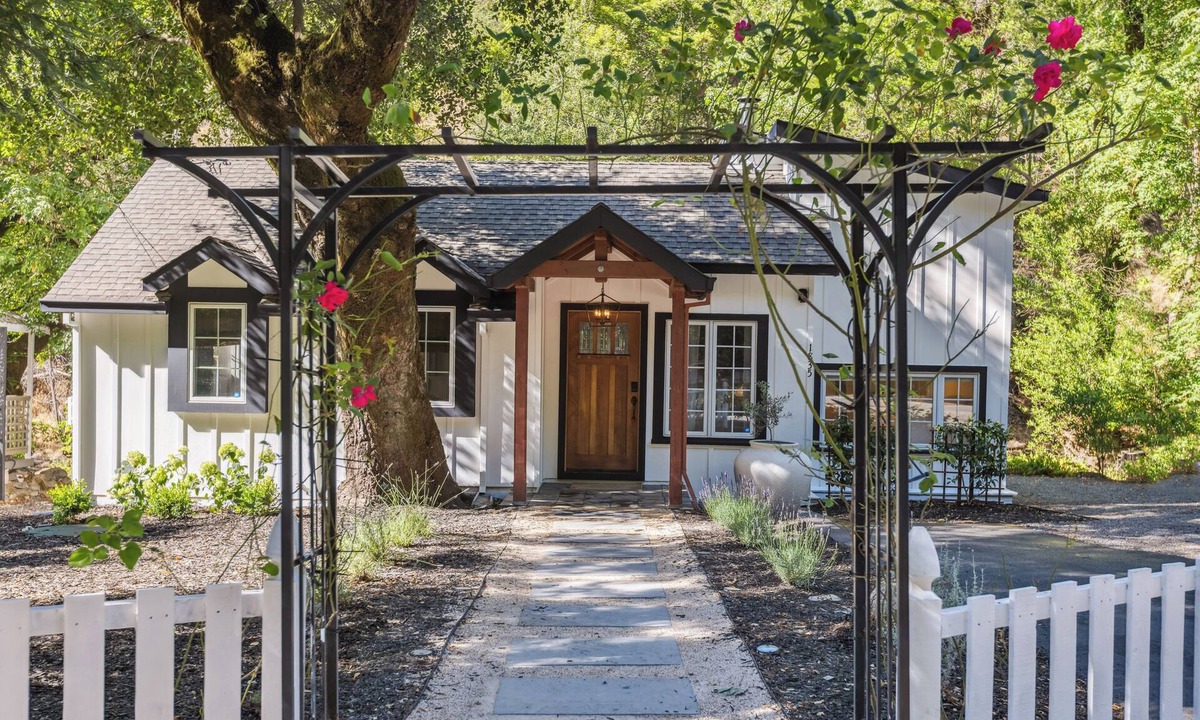 Kenwood House | Zoë Creekside-Tranquil Redwoods-20 wineries 3 mi