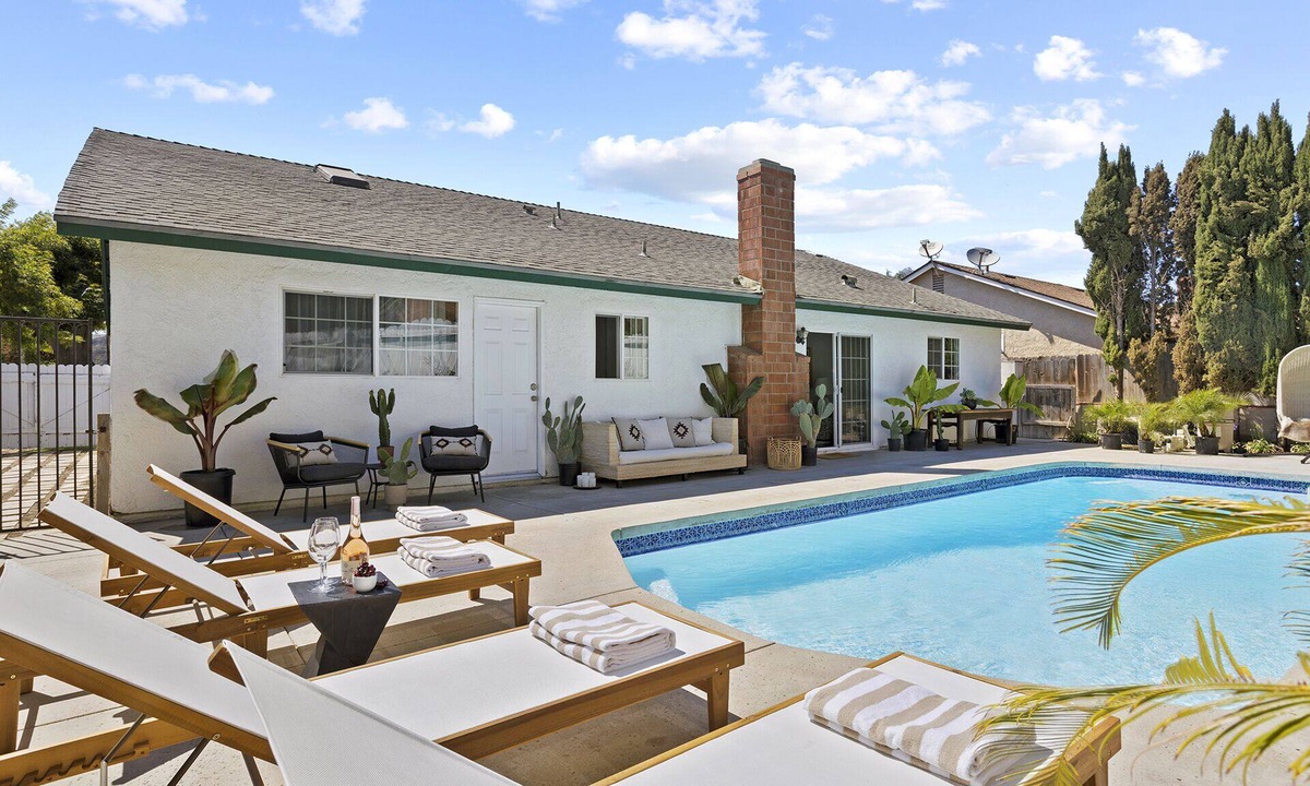 Ventura House | Zuni Tranquillo - Pool Oasis in Sunny Ventura