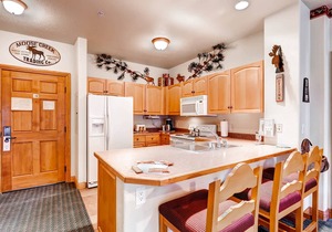 2 Bedroom Apartment | Balcony and Stunning Views!