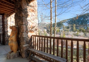 2 Bedroom Apartment | Balcony and Stunning Views!