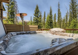 4BR Townhome w/Private Hot Tub, Garage, and Deck