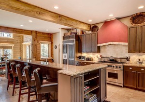 BRECK LUXURY LOG HOME, MINUTES TO MAIN ST FREE VIP SHUTTLE SKI SEASON