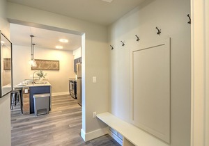 Caverns Village Condo #207, Steps from Iron Mt. Hot Spgs, Near Gondola & Downtwn