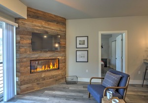 Caverns Village Condo #207, Steps from Iron Mt. Hot Spgs, Near Gondola & Downtwn