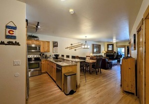 Cozy Keystone Condo | Hot Tubs, Patio & Views