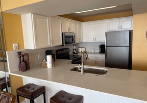 GULF FRONT with Amazing Views, 3 Pools, Tiki Bar! LOCATION! Zero entry pool