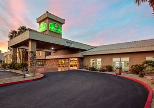 La Quinta Inn & Suites by Wyndham Las Vegas Tropicana
