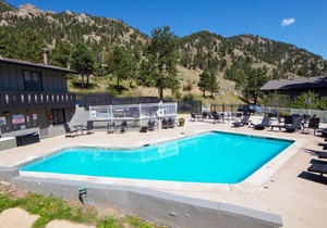 Listen to the sound of the river while relaxing in your 2 person jetted tub.