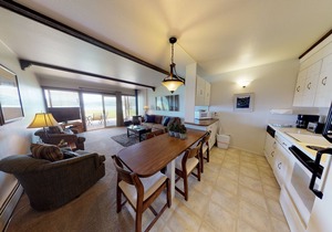 On Lake, Patio! Views, Hot Tub. Walk to Amphitheater, Dining, Marina