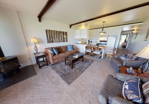 On Lake, Patio! Views, Hot Tub. Walk to Amphitheater, Dining, Marina