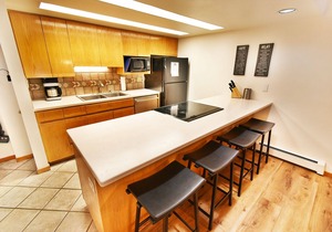 On River, Pool, 2 Hot Tubs! Walk to Main St Dining, Shops, Events