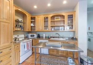 Prime Downtown Location - Great, Convenient Condo - A/C - Pet Friendly
