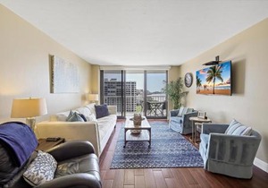 Relaxing beachfront condo with pool and ocean views