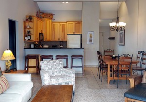 Remodeled Condo w/FREE WiFi, Parking, Heated Pool, Hot Tubs, Skier Shuttles