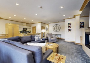Ski-in/out condo with fireplace, balcony, fast WiFi & shared hot tub, pool, W/D
