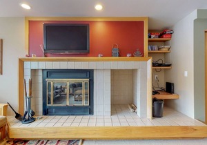Ski view condo with pool & hot tub, 2 fireplaces - walk to lifts