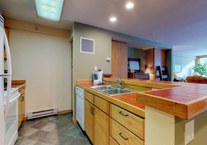Ski view condo with pool & hot tub, 2 fireplaces - walk to lifts